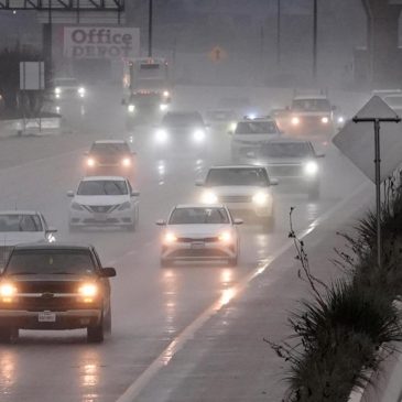 Powerful thunderstorms threaten Texas and Louisiana, delaying holiday travel