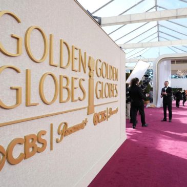 Nikki Glaser gets Golden Globes underway. Zoe Saldana wins 1st award