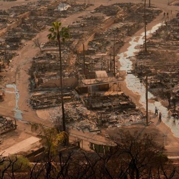 LA area’s 2 biggest blazes burn at least 10,000 structures, while new fire leads to more evacuations