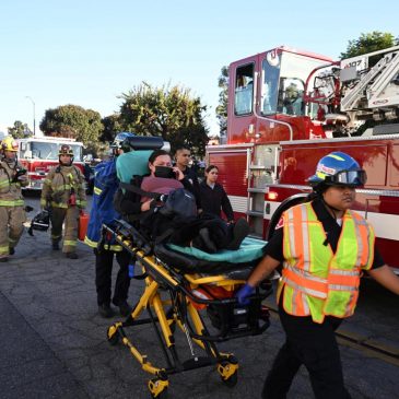 2 dead and 18 injured in small plane crash in Southern California