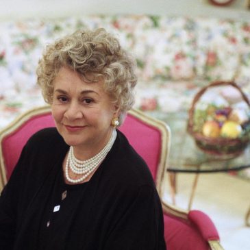 Tony Award-winning British actor Joan Plowright, widow of Laurence Olivier, dies at 95