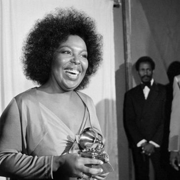 Roberta Flack, Grammy-winning singer known for ‘Killing Me Softly With His Song’ and other intimate hits, dies at 88