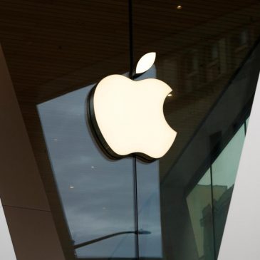 Apple announces $500 billion investment in US amid tariff threats that could affect the iPhone