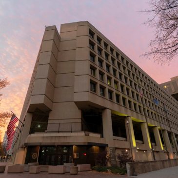 Ex-FBI agent who accused agency of political bias is charged with disclosing confidential records