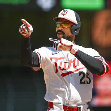 Twins score three in the first on their way to win over Angels