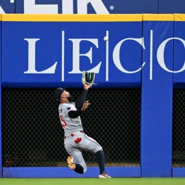 Twins walked off after extended weather delay — and little rain