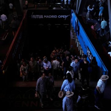 Major power outage in Spain and Portugal knocks out subway networks, traffic lights and ATM machines