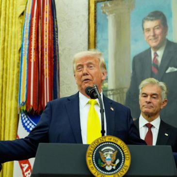 Trump turns a COVID information website into a promotion page for the lab leak theory