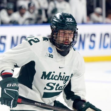 Isaac Howard bringing the Hobey to Hudson