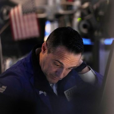 Wall Street down modestly in premarket, Home Depot posts strong sales and reaffirms forecast
