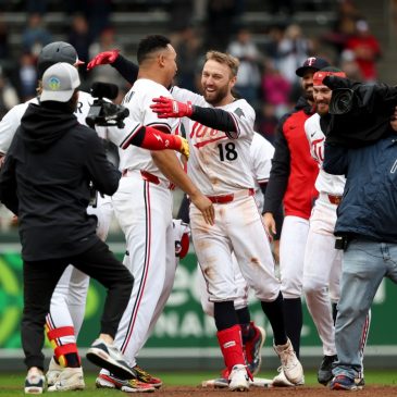 Kody Clemens sends Twins to walk-off win in suspended game