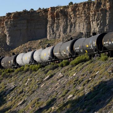 Supreme Court backs Utah oil railroad expansion, endorsing limited version of key environmental law