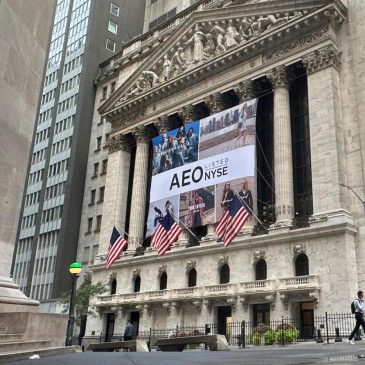 American Eagle tumbles after pulling financial guidance for 2025