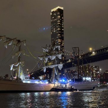 NYC mayor says 19 people injured, 4 seriously, when Mexican tall ship strikes Brooklyn Bridge