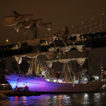 AP PHOTOS: Mexican tall ship strikes Brooklyn Bridge, snapping masts and killing 2 crew members