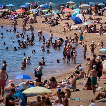 Half of world’s population endured extra month of extreme heat due to climate change, experts say