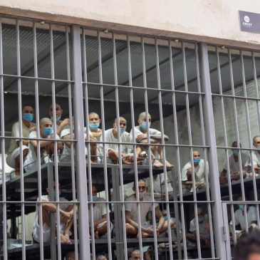 Rights groups sue to free Venezuelans deported from the US and held in El Salvador