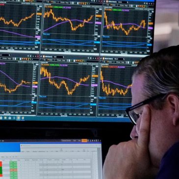 Wall Street retreats as Target reports falling sales and issues tepid forecast due to tariff worries