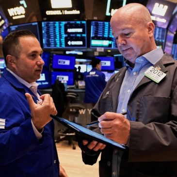 US stocks fall in early trading to give back some of their recent gains