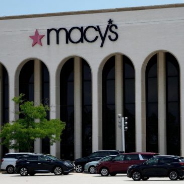 Macy’s profit and sales slip and it cuts profit forecast for 2025, but tops Q1 expectations