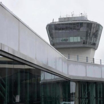 Air traffic controllers briefly lose radar access again at Newark airport