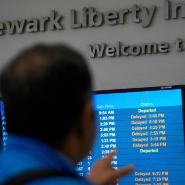 Software update keeps Newark airport radar online but network concerns and flight limits remain