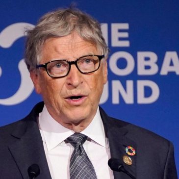 Bill Gates pledges his remaining fortune to the Gates Foundation, which will close in 20 years