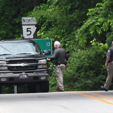 Bloodhounds hunting ‘Devil in the Ozarks’ fugitive are seen as key part of manhunt