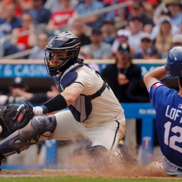 Twins threaten but fall in series finale to Royals