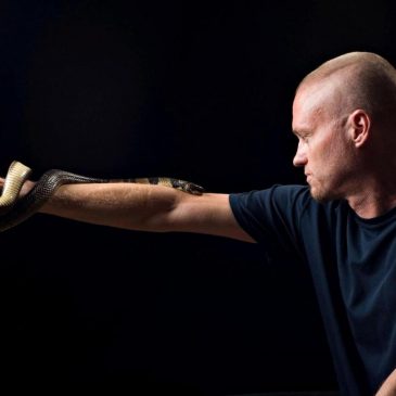 Snakes have bitten this man hundreds of times. His blood could help make a better treatment