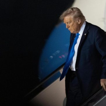Judge blocks Trump executive order targeting elite law firm, a blow to his retribution campaign