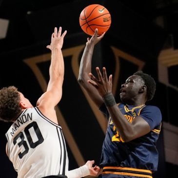 Gophers forward B.J. Omot to miss summer workouts with leg injury
