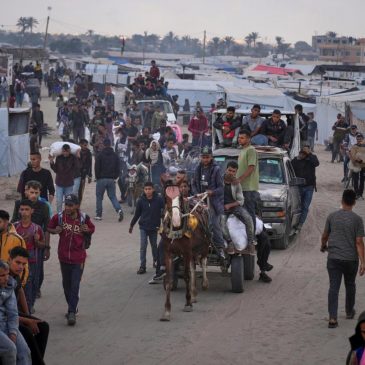 US- and Israeli-backed group pauses food delivery in Gaza after deadly shootings