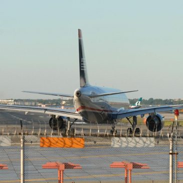 Air traffic controllers in Florida briefly lost radar after fiber optic line was cut