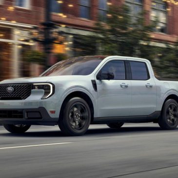 Which compact pickup is better? Edmunds compares the Ford Maverick and Hyundai Santa Cruz