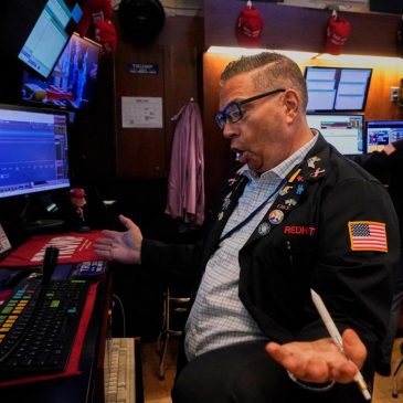 US stocks drift and Chinese markets rise as trade talks start between the world’s largest economies