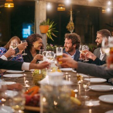 Split the tab or separate checks? Here’s how to dine with a big group