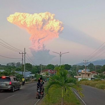 Alert raised to the highest level after Indonesia’s Mount Lewotobi Laki Laki volcano erupts