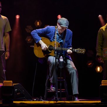 Concert review: James Taylor gently rocked glowing Xcel Energy Center crowd