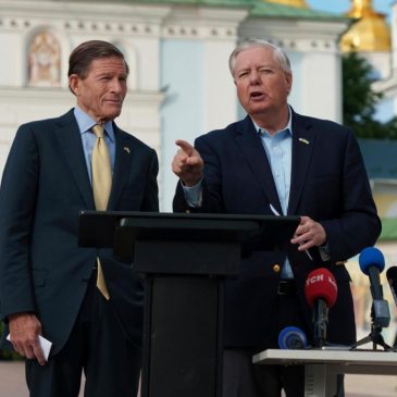 After talks with Zelenskyy and Macron, US senators warn: Putin ‘is preparing for more war’
