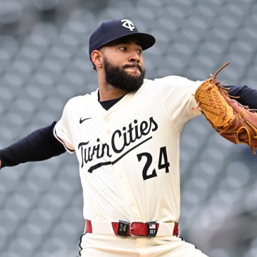 Simeon Woods Richardson deals, Twins bats explode in win over Mariners