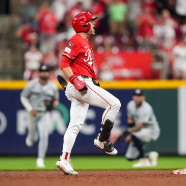 Reds hand Twins fifth straight loss