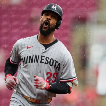 Byron Buxton hits two homers as Twins snap losing skid in Cincinnati