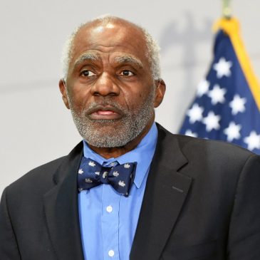 Alan Page’s foundation honors Jim Marshall with expansion of scholarship