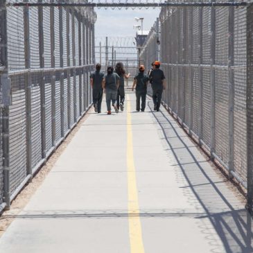 PODCAST: ¿Qué dice el memorándum que prohíbe que inmigrantes detenidos puedan salir bajo fianza?