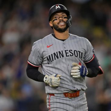 Twins come a few feet from tying game in loss to Dodgers