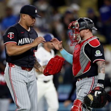 Twins walk their way to victory over Dodgers