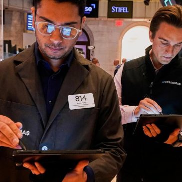 Wall Street points to losses as Trump’s tariff deadline nears