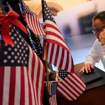 Wall Street hovers near record highs ahead of new jobs numbers
