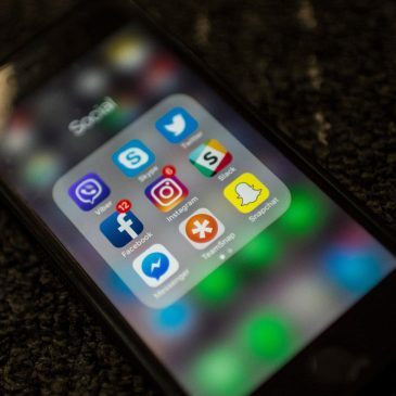 Mary Ellen Klas: Want students to thrive? Lock up their phones